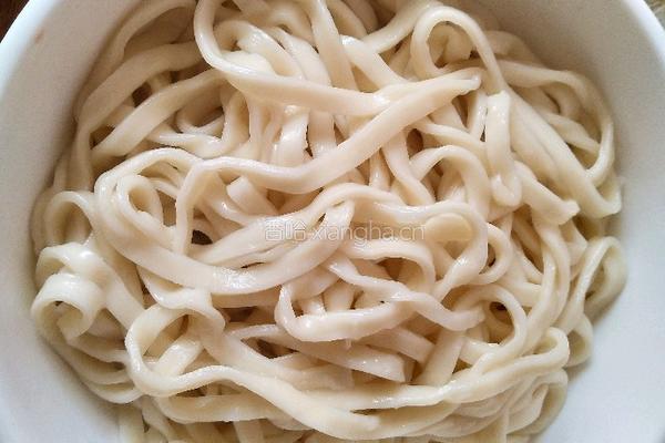 酸菜红烧肉干拌面的做法图解13