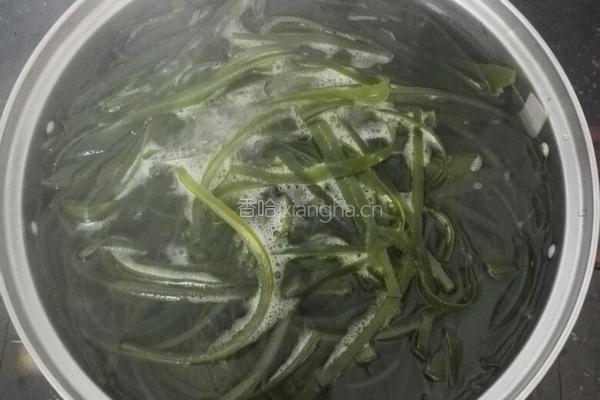凉拌海带丝的做法图解2