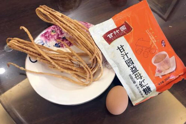 红糖馓子卧荷包蛋的做法图解2