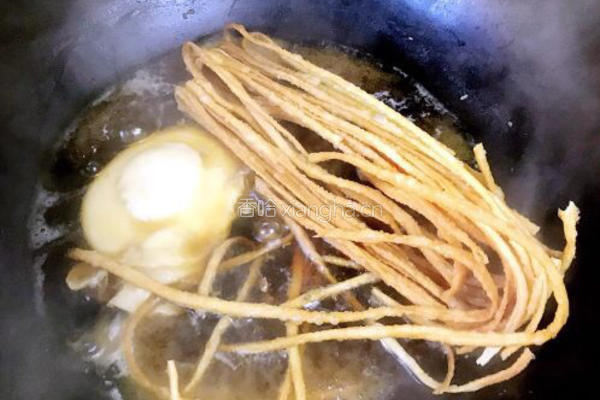 红糖馓子卧荷包蛋的做法图解7