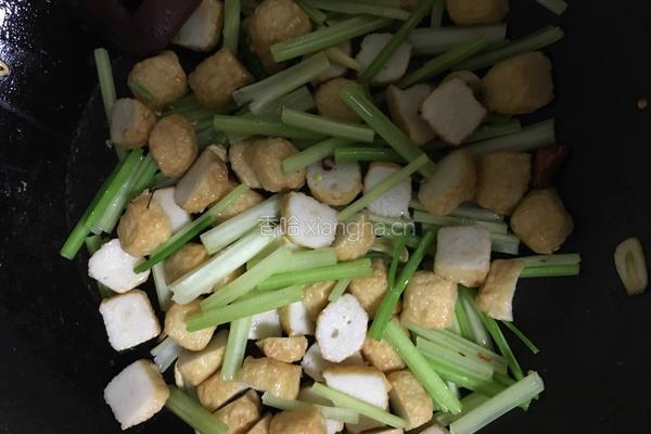 芹香鱼豆腐的做法图解7