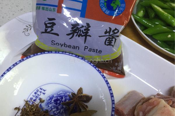 辣椒炒生排骨的做法图解4
