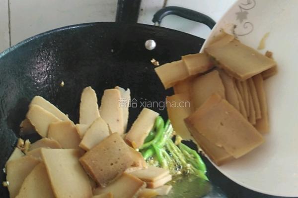 青椒炒米豆腐的做法图解8