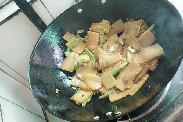 青椒炒米豆腐的做法图解9