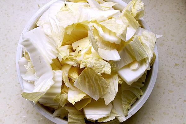 冻豆腐炖白菜的做法图解1