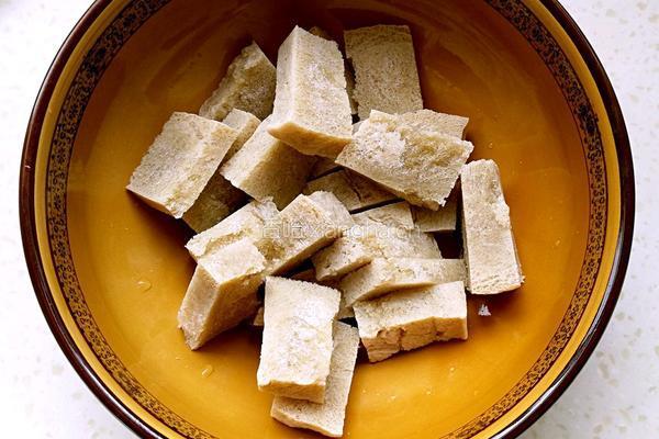 冻豆腐炖白菜的做法图解2