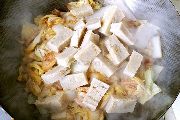 冻豆腐炖白菜的做法图解9