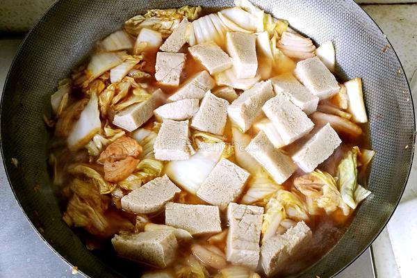 冻豆腐炖白菜的做法图解10
