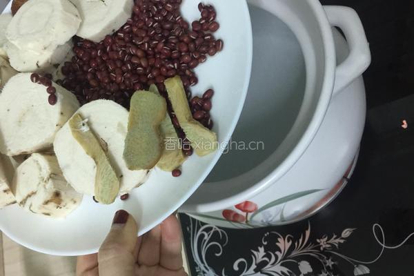 粉葛赤小豆鲮鱼汤的做法图解7