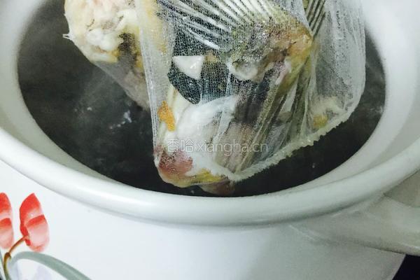 粉葛赤小豆鲮鱼汤的做法图解9