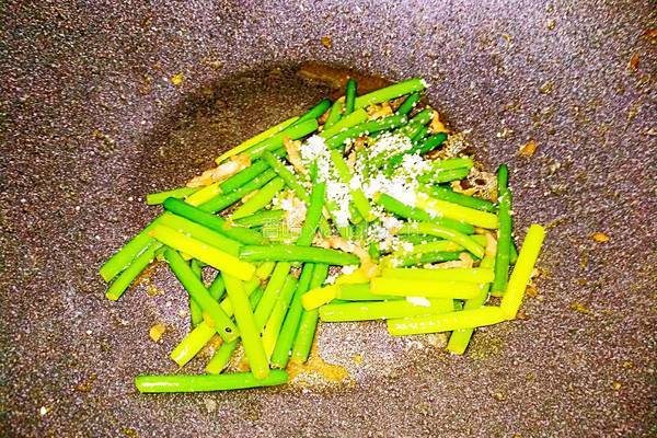 蒜苔炒肉的做法图解8