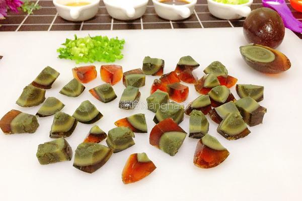 皮蛋豆腐的做法图解3
