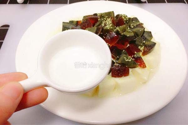 皮蛋豆腐的做法图解7
