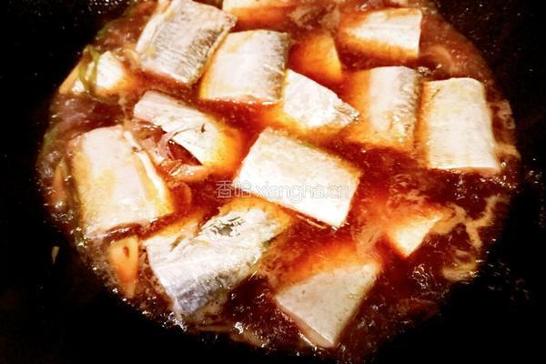 带鱼炖茼蒿的做法图解5