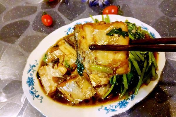 带鱼炖茼蒿的做法图解10