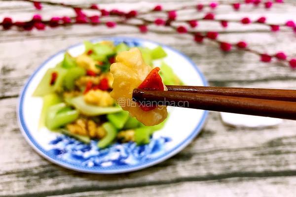 核桃仁炒西芹的做法图解14