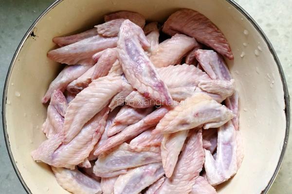 蒜香卤鸡翅尖的做法图解1