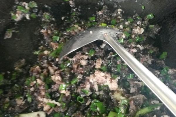 木耳加料蒸鸡蛋的做法图解3