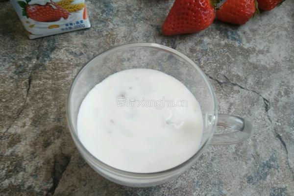 草莓酸奶杯的做法图解4