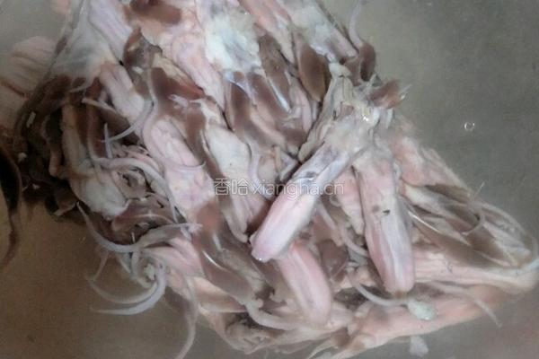 椒盐鸭舌的做法图解1