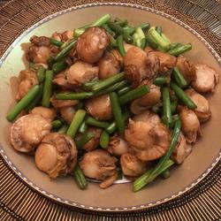 蒜苔炒扇贝的做法[图]
