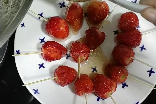 冰糖草莓的做法图解6