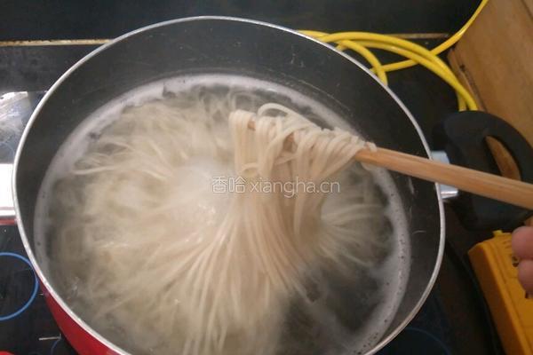 西红柿鸡蛋龙须面的做法图解1
