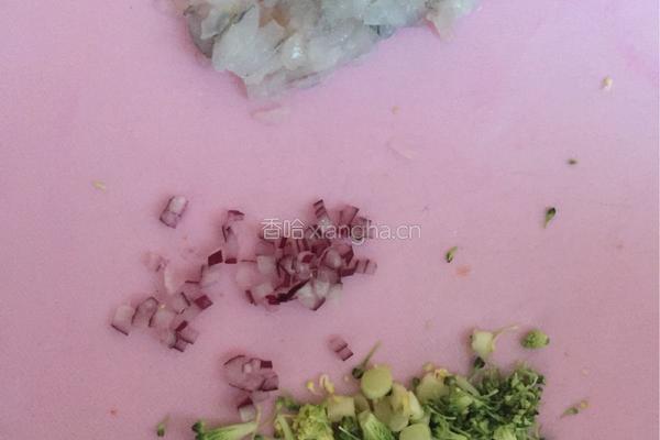 菌汤虾球龙须面的做法图解4