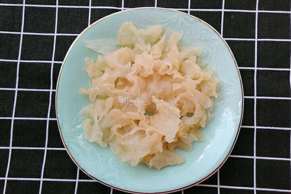 茉莉银耳甜汤的做法图解2