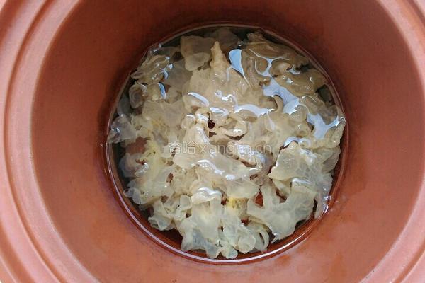 茉莉银耳甜汤的做法图解5