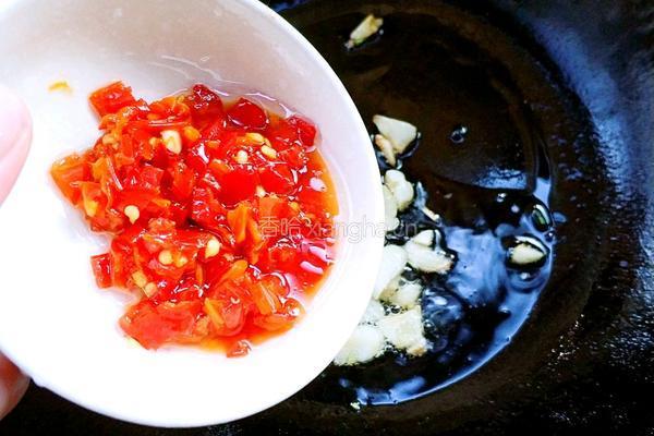 剁椒金针菇豆腐的做法图解8