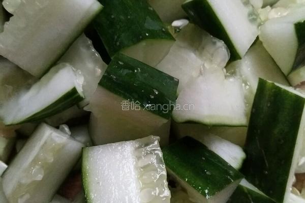 凉拌青瓜的做法图解2