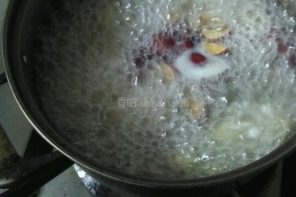 红枣莲子糯米粥的做法图解3