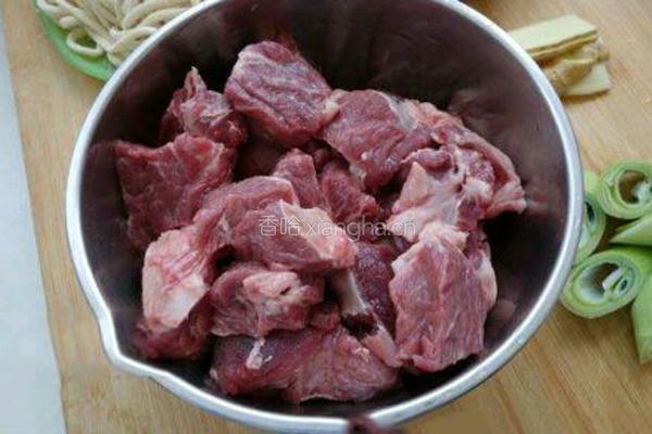 超簡單 紅燒牛肉 澆飯的做法图解1