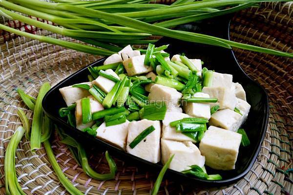 青蒜苗炒豆腐的做法图解8
