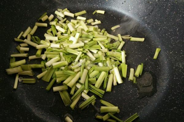 青蒜苗炒豆腐的做法图解4