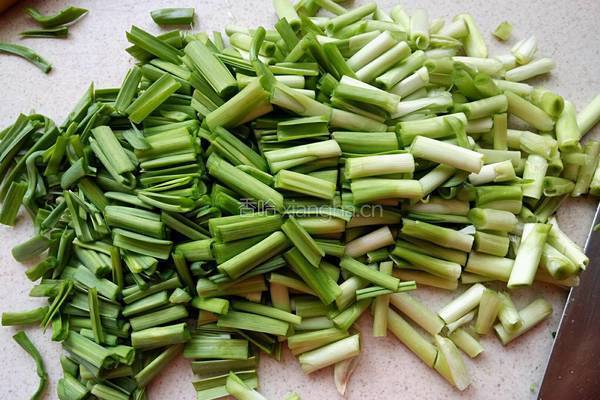 香辣青蒜苗炒豆腐的做法图解3
