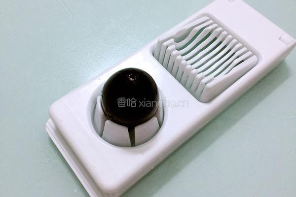 凉拌皮蛋的做法图解2
