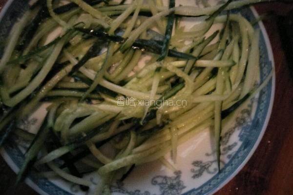 凉拌黄瓜丝的做法图解1
