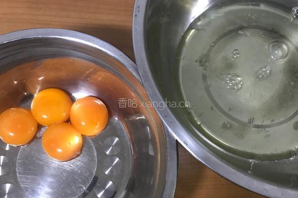 草莓酱蛋糕卷的做法图解2