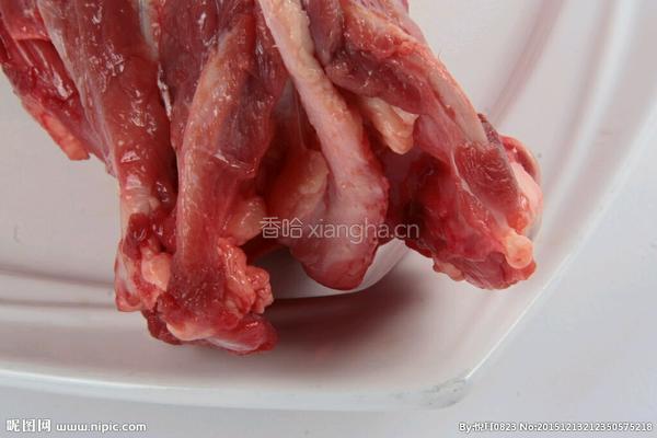 卤香鸭架的做法图解1