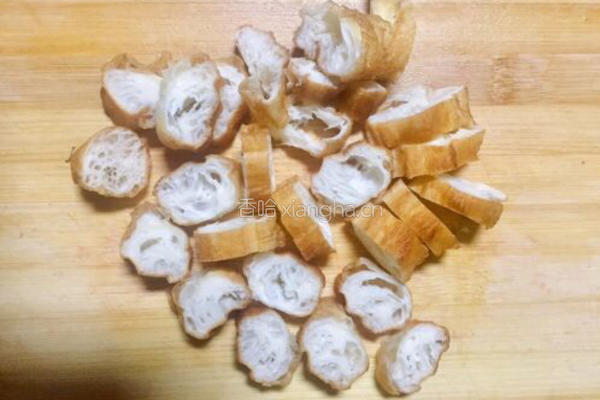 回锅油条炒腊肉的做法图解1
