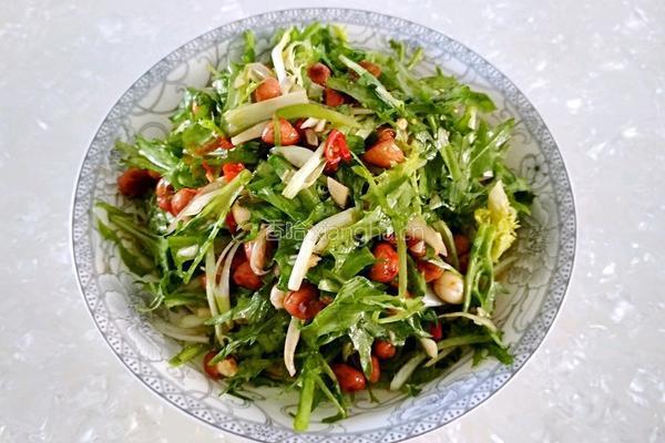 凉拌陈醋苦菊花生米的做法图解1