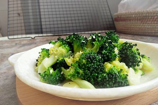 清炒西兰花的做法图解9