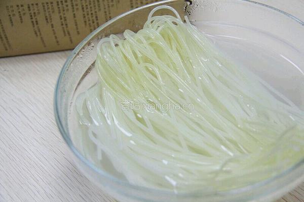 一碗香辣诱人的螺蛳粉的做法图解4