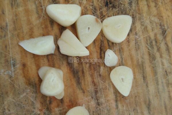 荷兰豆炒腊肠的做法图解3
