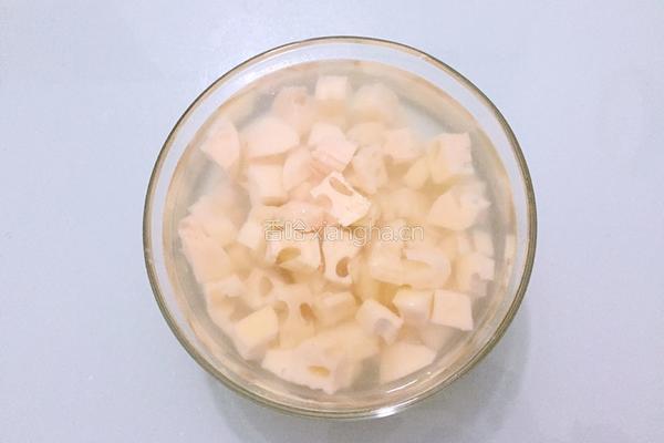 糖醋藕丁的做法图解2