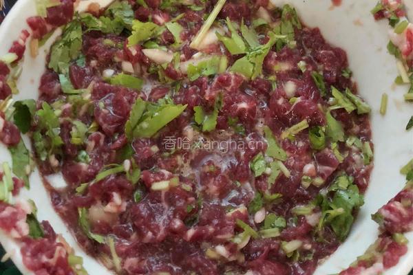 黑椒牛肉马蹄饺的做法图解1