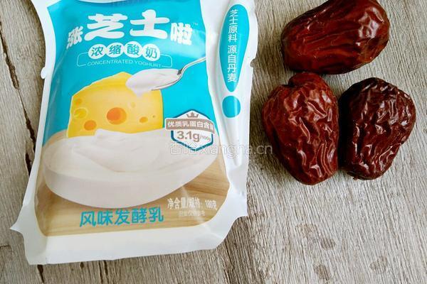 红枣芝士酸奶的做法图解1