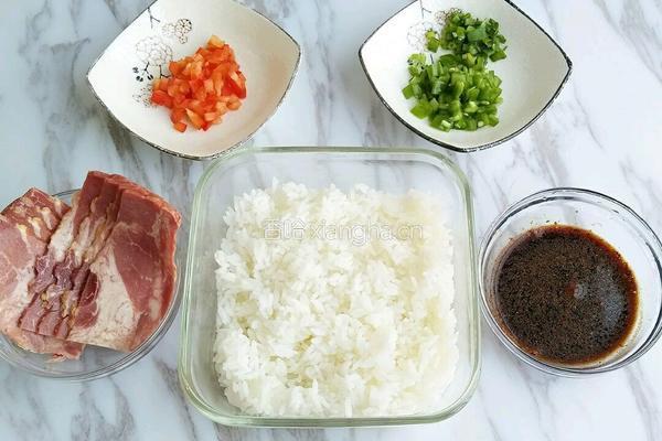 培根卷炒饭的做法图解1